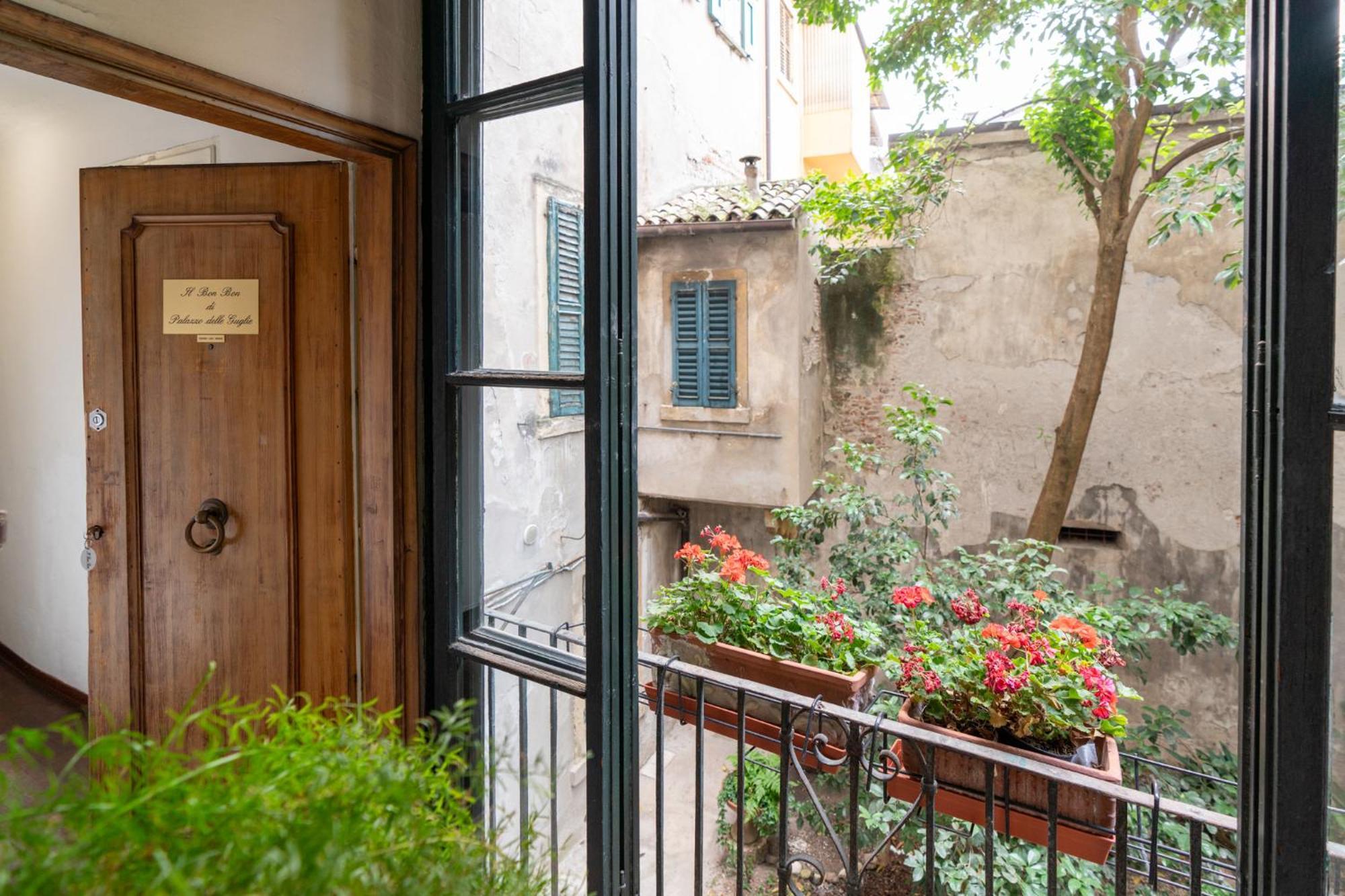 Palazzo Delle Guglie By Postcardsfrom Aparthotel Βερόνα Εξωτερικό φωτογραφία